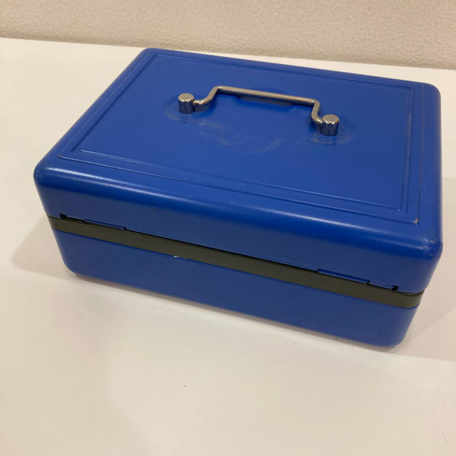 CARL 金庫　小型　ブルー　Cash Box インテリア/住まい/日用品のオフィス用品(オフィス用品一般)の商品写真