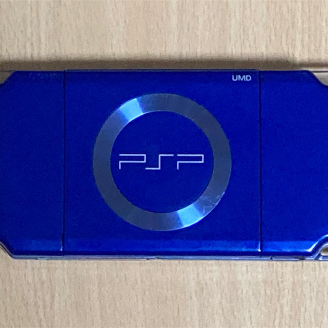 PlayStation Portable(プレイステーションポータブル)のプレイステーションポータブル　PSP-2000 本体　ブルー　[ジャンク] エンタメ/ホビーのゲームソフト/ゲーム機本体(携帯用ゲーム機本体)の商品写真