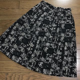 ザラ(ZARA)のザラZARA 白黒モノトーン ジャガード膝下フレアスカート(ひざ丈スカート)