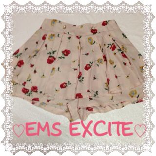 エムズエキサイト(EMSEXCITE)のエムズ♡花柄ペプラムショーパン(ショートパンツ)