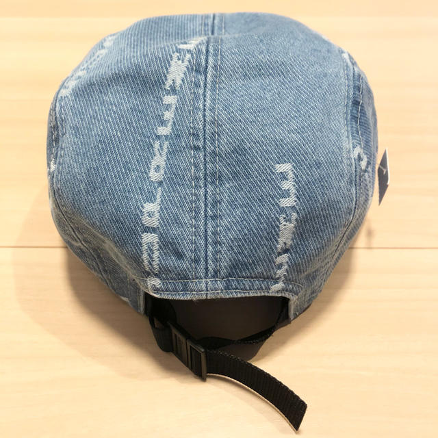 Supreme(シュプリーム)のLogo Stripe Jacquard Denim Camp Cap メンズの帽子(キャップ)の商品写真