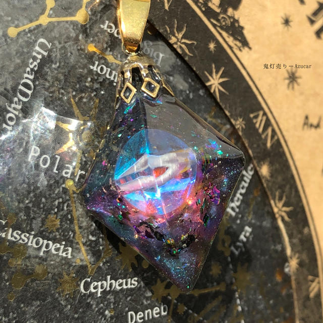 月の周りに住む星屑　8面体　オルゴナイト　ルナフラッシュ ネックレス ハンドメイドのアクセサリー(ネックレス)の商品写真