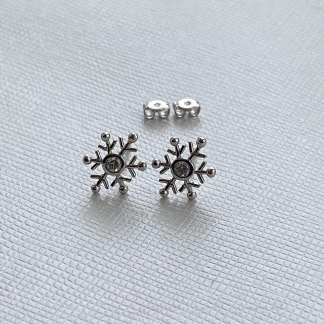 ピアスPt900 雪の結晶プラチナダイヤモンドピアス