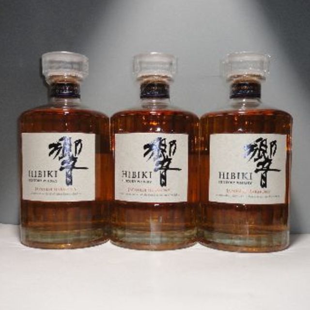 サントリー 響 NV 700ml 3本セット サントリー 響 NV 700ml 3本セット