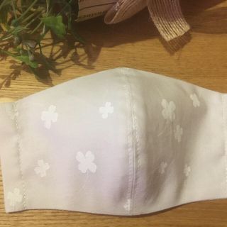 子ども用インナーマスク　小学生低学年程度　ハンドメイド　薄いグレーに白小花(外出用品)