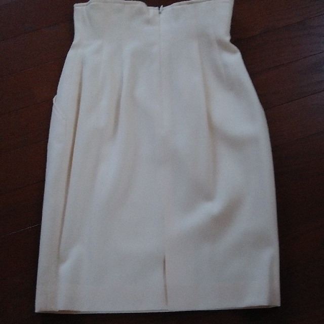 ATELIER SAB(アトリエサブ)のフロムニル 　アトリエサブ　白スカート レディースのスカート(ひざ丈スカート)の商品写真