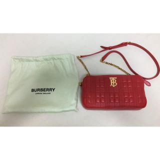 バーバリー(BURBERRY)のBurberry キルティング　ラムスキン　カメラバッグ（レッド）(ショルダーバッグ)