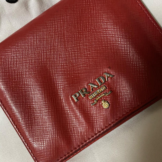 PRADA(プラダ)の正規品★PRADA 定期入れ　カードケース　札入れ★赤　財布 レディースのファッション小物(名刺入れ/定期入れ)の商品写真