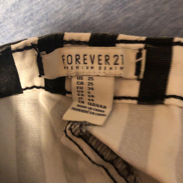 FOREVER 21(フォーエバートゥエンティーワン)のforever21  ボーダー ハイウエスト ショーパン 25 レディースのパンツ(ショートパンツ)の商品写真