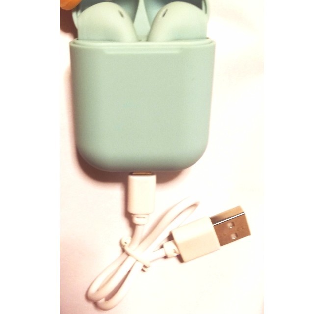ワイヤレスイヤホン 薄い水色 スマホ/家電/カメラのオーディオ機器(ヘッドフォン/イヤフォン)の商品写真