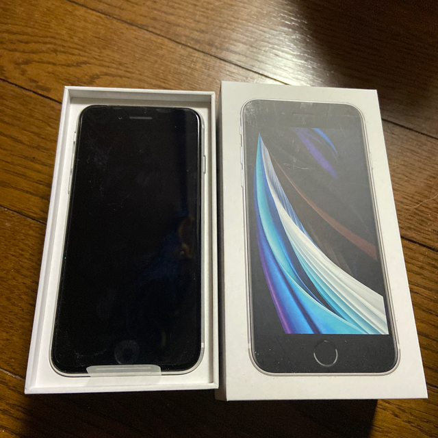 iPhone SE2 ホワイト　本体　SIMフリースマホ/家電/カメラ