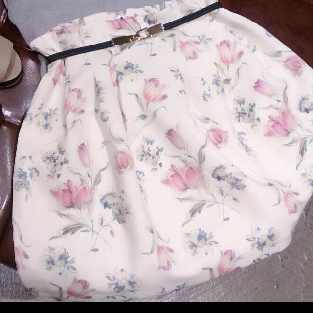 dazzlin(ダズリン)のdazzlin チューリップ柄スカート レディースのスカート(ミニスカート)の商品写真
