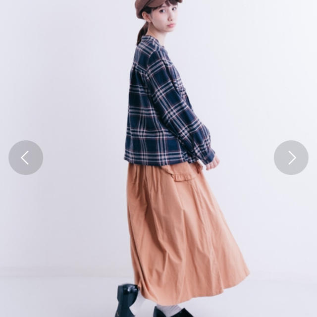 merlot(メルロー)のmerlot チェック柄アシメフリルバンドカラーシャツ ネイビー レディースのトップス(シャツ/ブラウス(長袖/七分))の商品写真