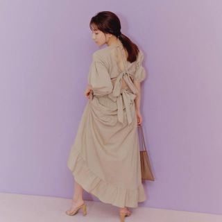 スナイデル(SNIDEL)の新品半額以下❣️SNIDELワンピース（ベージュ）田中みな実さん着用✨(ロングワンピース/マキシワンピース)