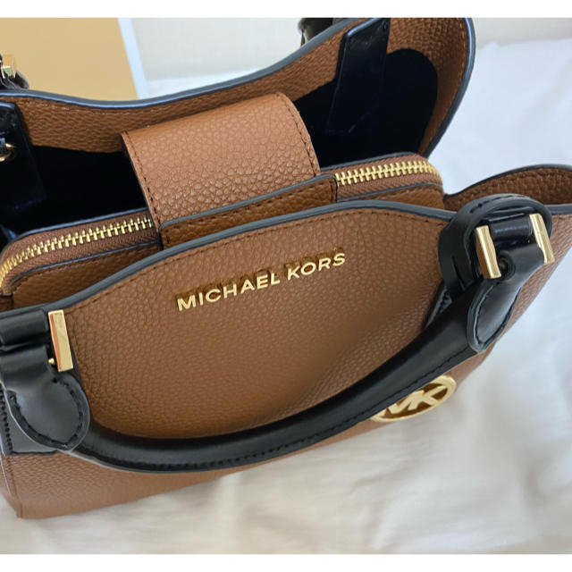 Michael Kors(マイケルコース)のMICHEAL KORS ハンドバッグ ミルク様 レディースのバッグ(ハンドバッグ)の商品写真