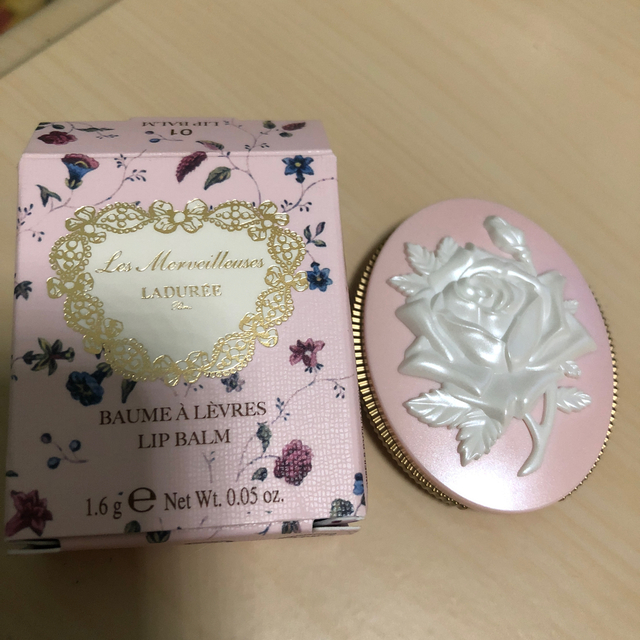 Les Merveilleuses LADUREE(レメルヴェイユーズラデュレ)の新品 レ・メルヴェイユーズ ラドュレ リップバーム 01 コスメ/美容のスキンケア/基礎化粧品(リップケア/リップクリーム)の商品写真