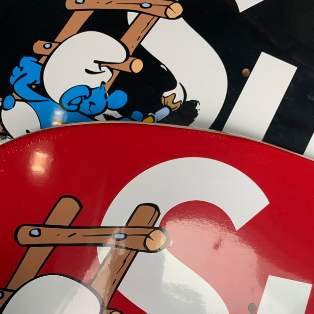 Supreme(シュプリーム)の専用 Supreme Smurfs Skateboard 赤&黒 2枚組セット スポーツ/アウトドアのスポーツ/アウトドア その他(スケートボード)の商品写真