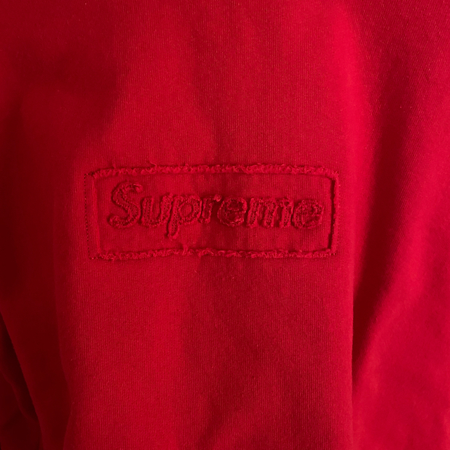 Supreme(シュプリーム)のsupreme cutout logo crewneck red  L メンズのトップス(スウェット)の商品写真