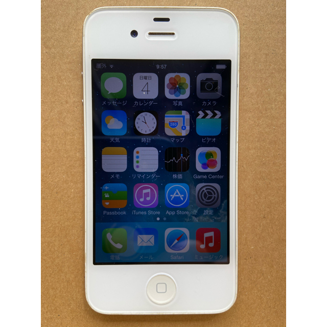 iPhone(アイフォーン)のiPhone4 16Ｇ　ホワイト　箱とケース付き スマホ/家電/カメラのスマートフォン/携帯電話(携帯電話本体)の商品写真
