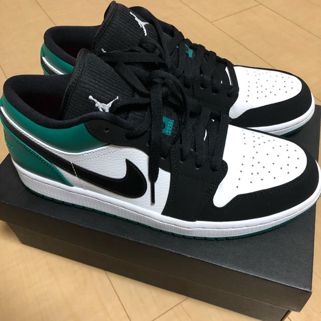 NIKE(ナイキ)のジョーダン1 Low メンズの靴/シューズ(スニーカー)の商品写真