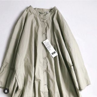 ユニクロ(UNIQLO)のUNIQLO U　ユニクロユースタンドカラーシャツワンピースライトグリーン(ロングワンピース/マキシワンピース)