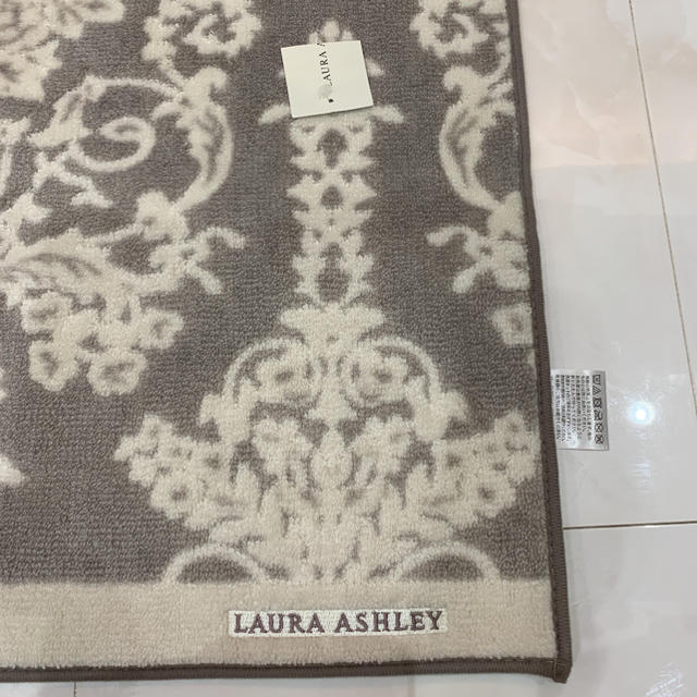 LAURA ASHLEY(ローラアシュレイ)の❤️レア❤️新品未使用タグ付きローラアシュレイトイレマット❤️ インテリア/住まい/日用品のラグ/カーペット/マット(トイレマット)の商品写真