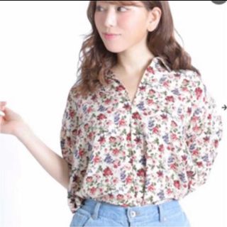 ウィゴー(WEGO)のWEGO 花柄スキッパーシャツ(シャツ/ブラウス(長袖/七分))