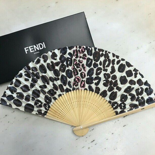 FENDI(フェンディ)の【Numero TOKYO】 2018年7月号付録 フェンディ 扇子 ヌメロ レディースのファッション小物(その他)の商品写真