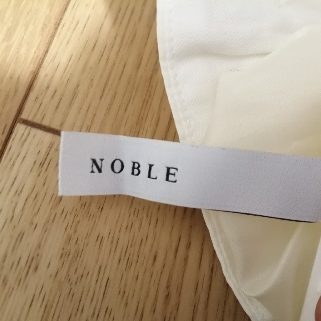 Noble(ノーブル)の3月末まで！NOBLE 　タイトロングスカート　白　36（S） レディースのスカート(ロングスカート)の商品写真