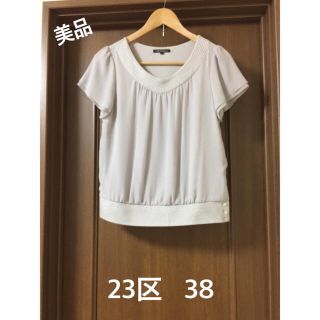 ニジュウサンク(23区)の美品 23区  Vネック シフォン ブラウス カットソー 38 M(カットソー(半袖/袖なし))