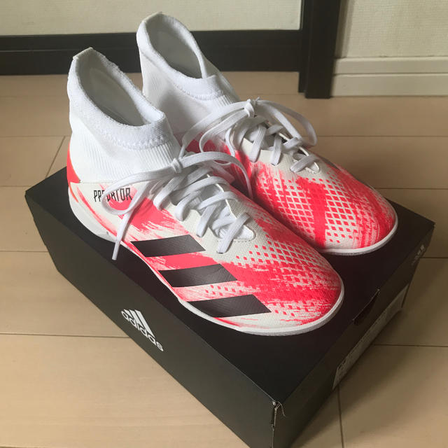 adidas(アディダス)のadidasアディダスフットサルシューズ　美品22.5cm スポーツ/アウトドアのサッカー/フットサル(シューズ)の商品写真