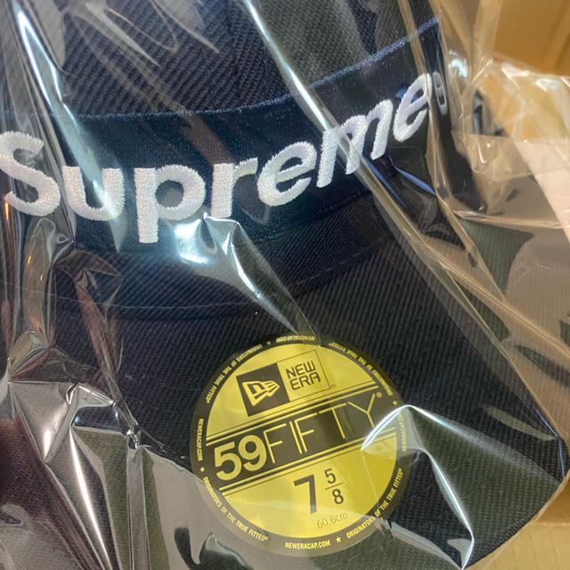 Supreme(シュプリーム)のSupreme New Era ネイビー　7-5/8 メンズの帽子(キャップ)の商品写真