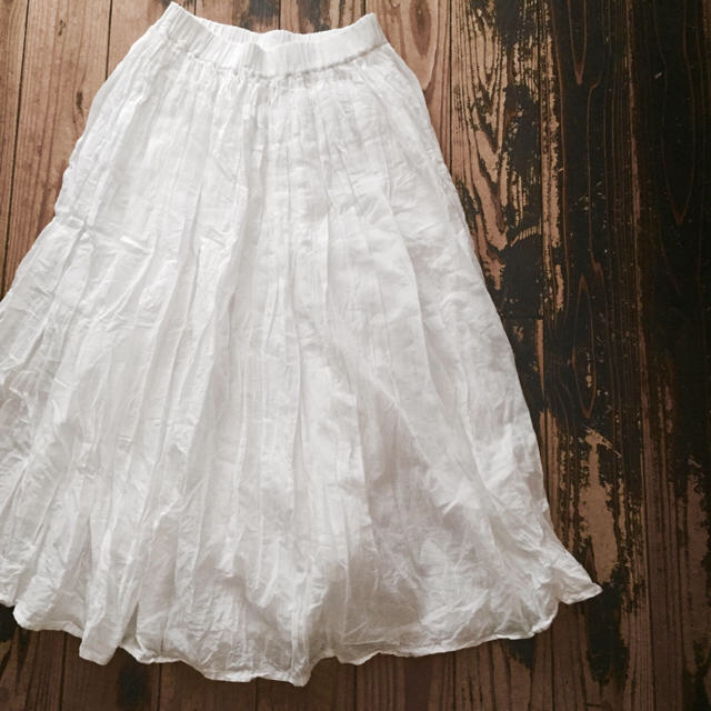 E hyphen world gallery(イーハイフンワールドギャラリー)のふわふわ白スカート レディースのスカート(ロングスカート)の商品写真