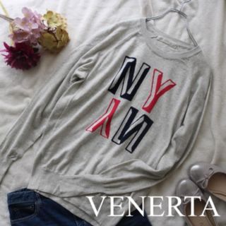 ドゥーズィエムクラス(DEUXIEME CLASSE)のVENERTA✨NYロゴ ニット 長袖 グレー(ニット/セーター)