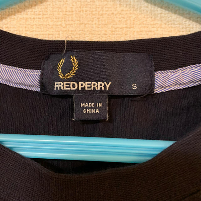 FRED PERRY(フレッドペリー)のフレッドペリー　Tシャツ　紺 メンズのトップス(Tシャツ/カットソー(半袖/袖なし))の商品写真