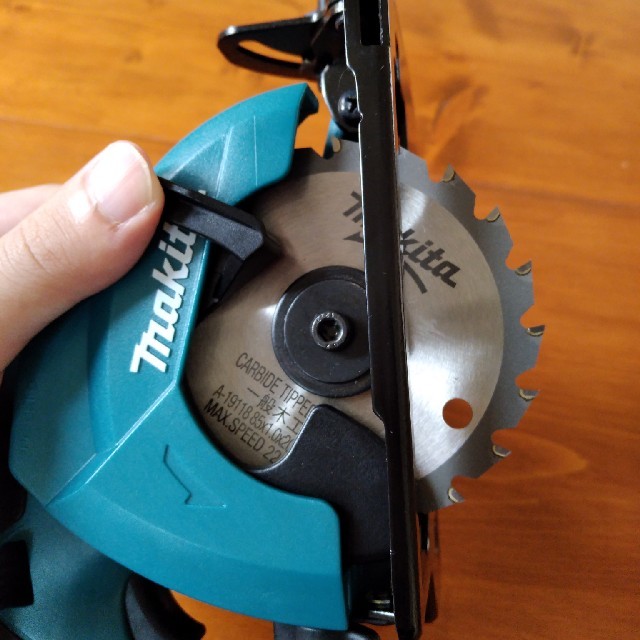 【未使用】makita 85mm充電式マルノコ HS300D