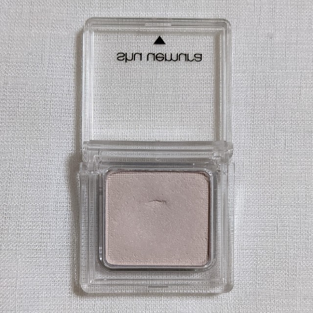 shu uemura(シュウウエムラ)のシュウウエムラ プレスドアイシャドー ベージュ コスメ/美容のベースメイク/化粧品(アイシャドウ)の商品写真