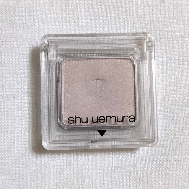 shu uemura(シュウウエムラ)のシュウウエムラ プレスドアイシャドー ベージュ コスメ/美容のベースメイク/化粧品(アイシャドウ)の商品写真