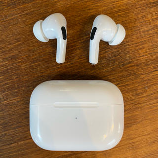 アップル(Apple)の純正 正規品 airpods pro エアーポッズ プロ (ヘッドフォン/イヤフォン)