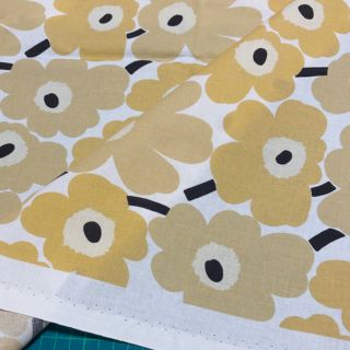 マリメッコ(marimekko)の⭐️はな様❤️専用 廃番レア マリメッコ 生地 ミニウニッコ ベージュ(生地/糸)