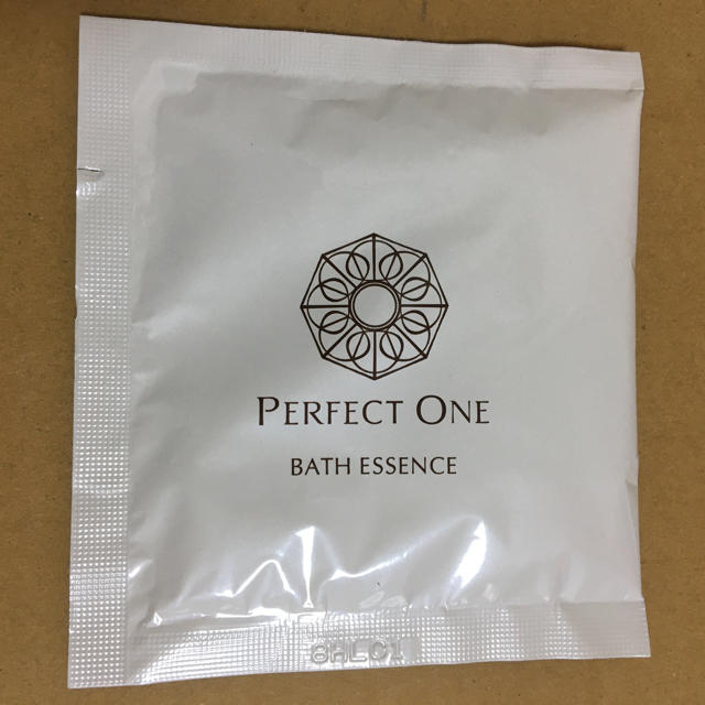 PERFECT ONE(パーフェクトワン)のパーフェクトワン　バスエッセンス　25g✖️7袋 コスメ/美容のボディケア(入浴剤/バスソルト)の商品写真