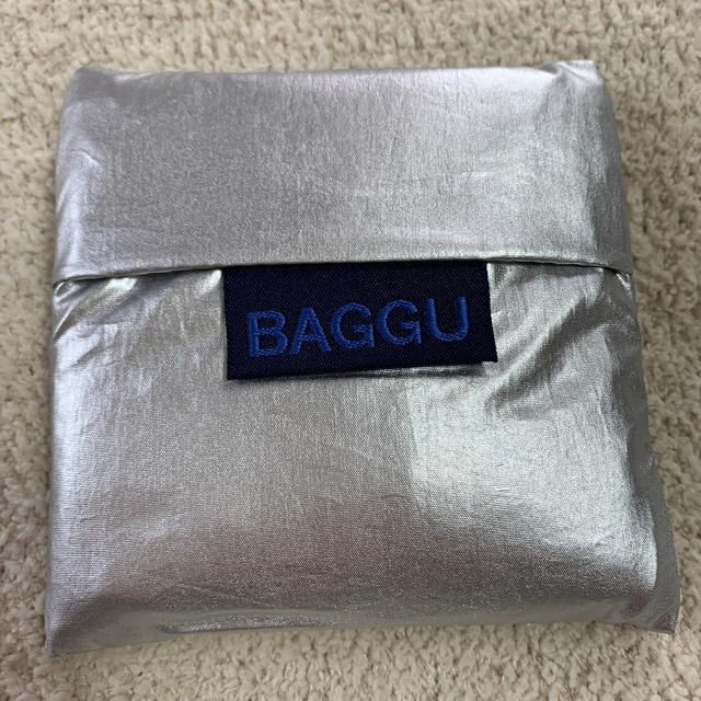 BAGGU エコバッグ【ベビーサイズ】メタリックシルバー レディースのバッグ(エコバッグ)の商品写真