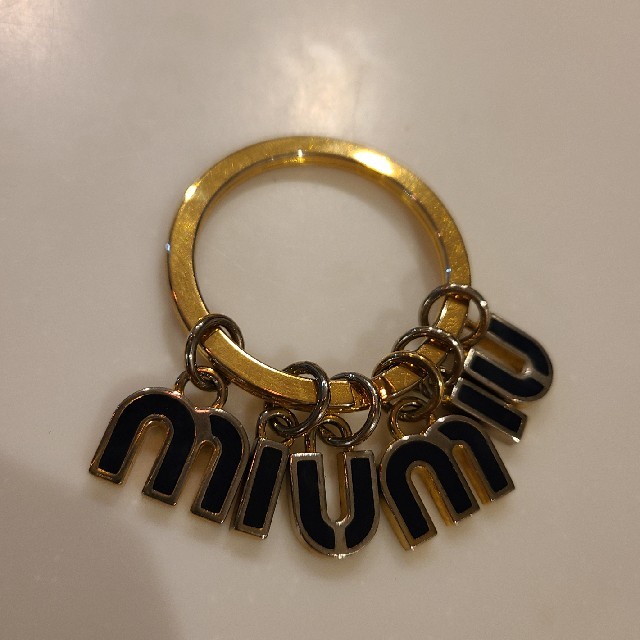 miumiu(ミュウミュウ)のミュウミュウ　miumiu キーホルダー　チャーム レディースのファッション小物(キーホルダー)の商品写真