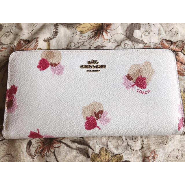 COACH(コーチ)のcoach コーチ♡花柄　長財布 レディースのファッション小物(財布)の商品写真