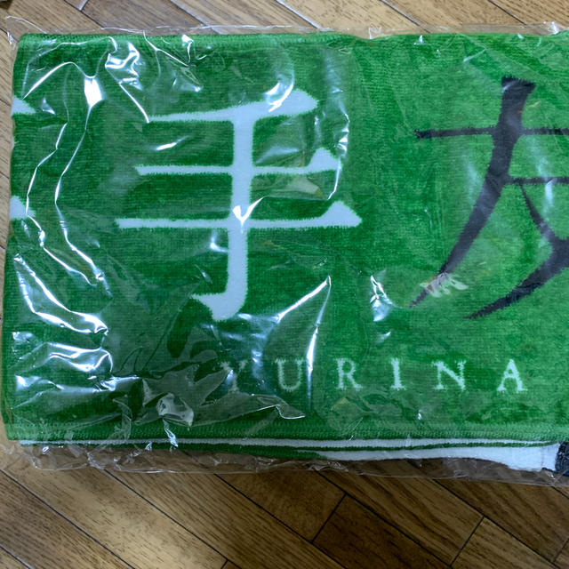 欅坂46(けやき坂46)(ケヤキザカフォーティーシックス)の平手友梨奈　黒い羊　タオル　未開封 エンタメ/ホビーのタレントグッズ(アイドルグッズ)の商品写真