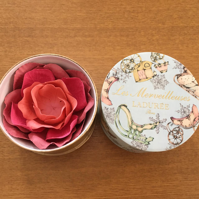 LADUREE(ラデュレ)のラデュレ  花びらチーク コスメ/美容のベースメイク/化粧品(チーク)の商品写真