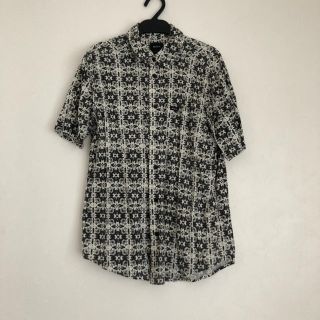 ルーカ(RVCA)のRVCA シャツ　Sサイズ　ムラサキスポーツ(シャツ)