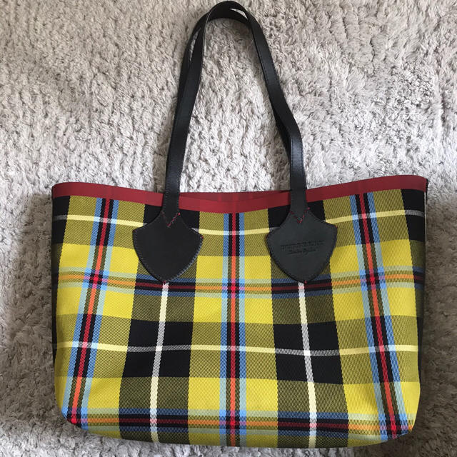 BURBERRY(バーバリー)のBurberry リバーシブル トートバッグ(新品未使用品) レディースのバッグ(トートバッグ)の商品写真