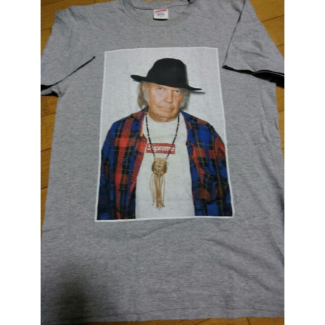 UOMO キムタク着 Supreme Neil Young Tee grey