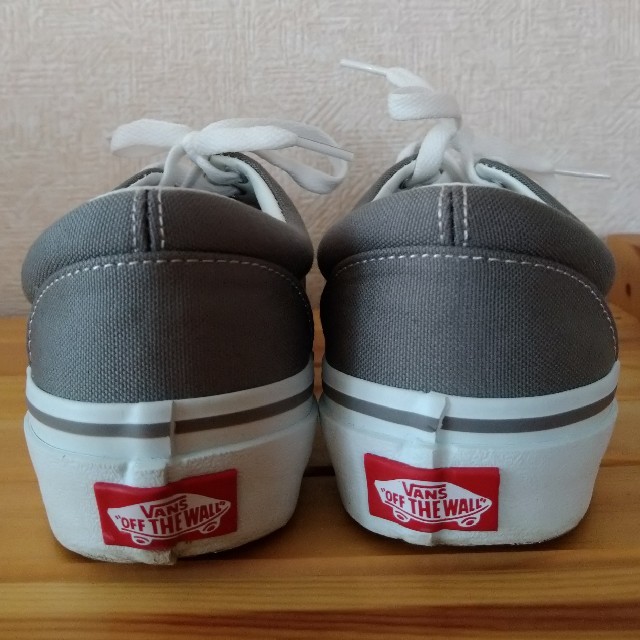 VANS(ヴァンズ)のVANS ERA☆グレー　２３cm レディースの靴/シューズ(スニーカー)の商品写真